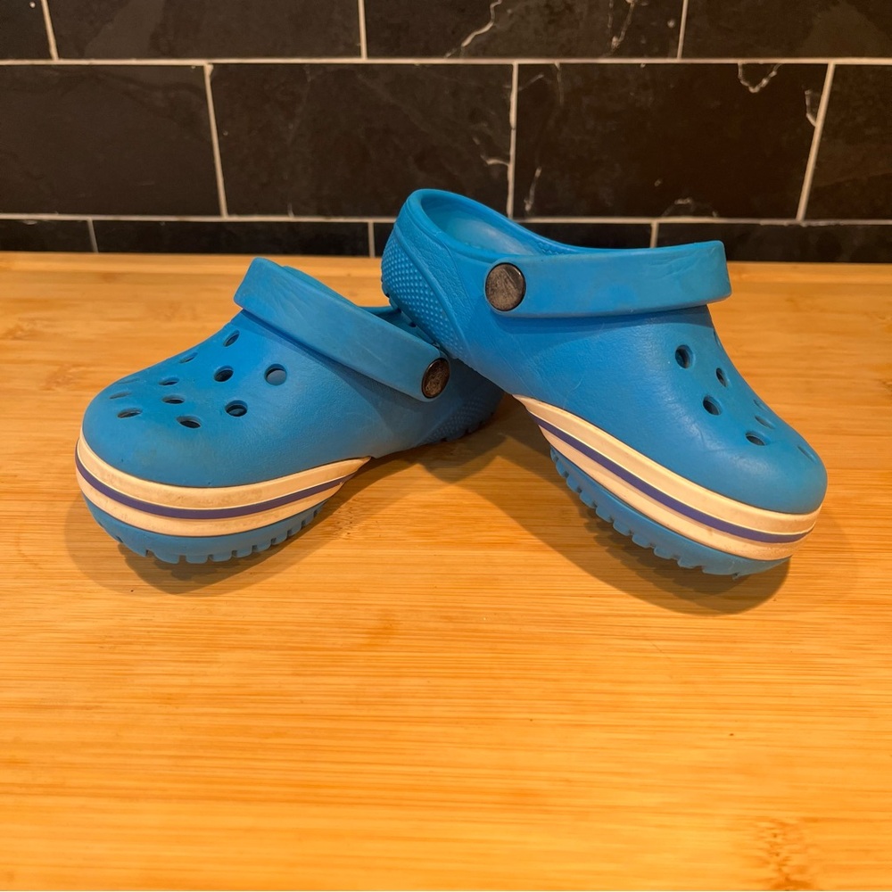 Jibbitz by Crocs Sz C7 Blue White Slip On Unisex Clogs Sliders Shoes Comfort